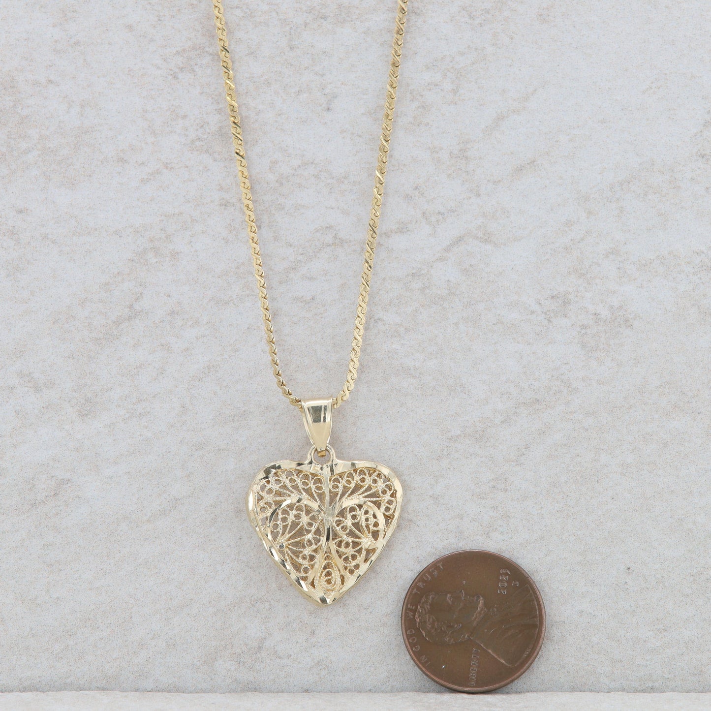 14k Yellow Gold Filigree Heart Cut Out Necklace 16" 6.33g