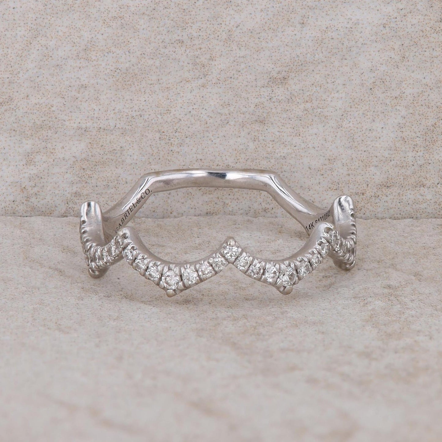 14k White Gold Gabriel and Co. Diamond Scalloped Band