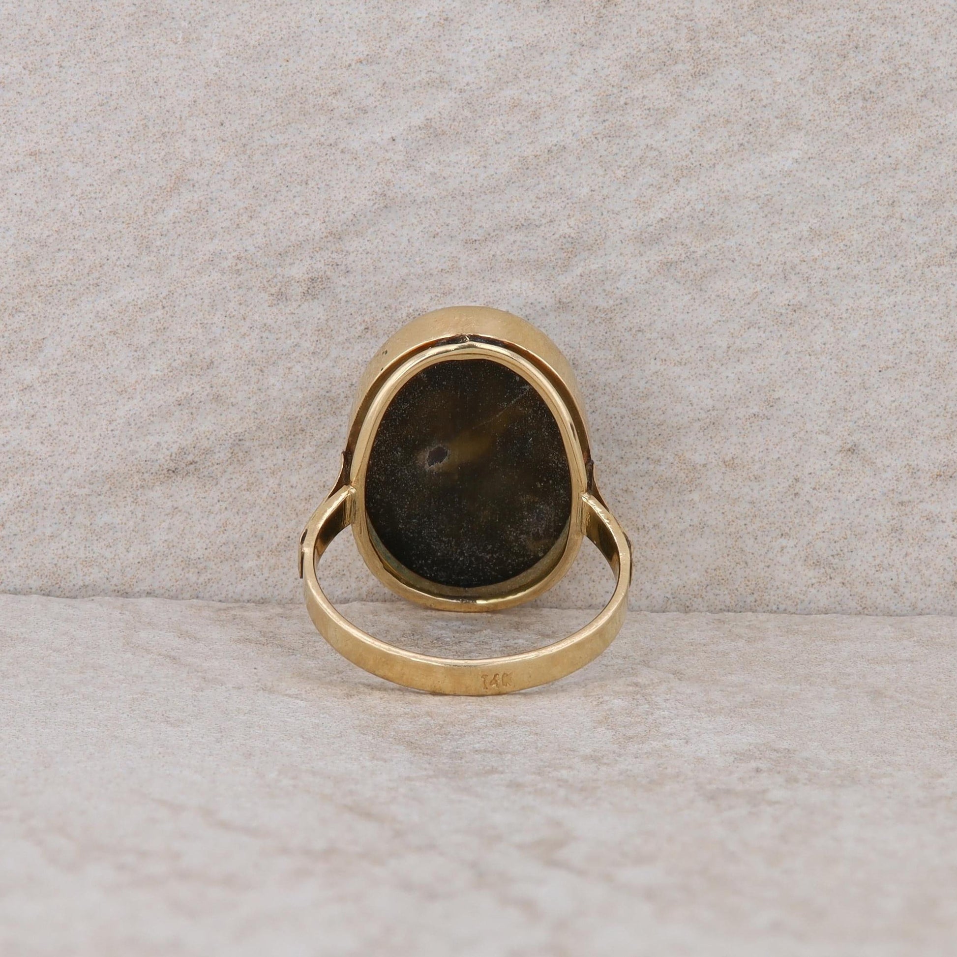 14k Yellow Gold Mother of Pearl Cameo Ring