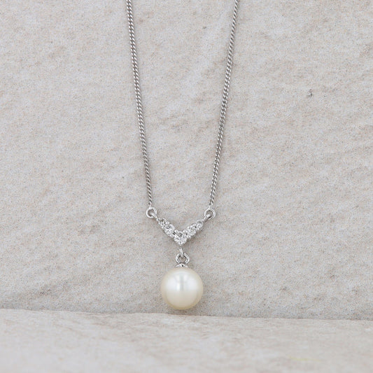 14k White Gold Freshwater Cultured Pearl and Diamond Necklace